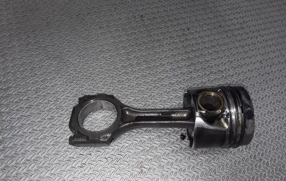 Volkswagen PASSAT B5.5 Piston 
