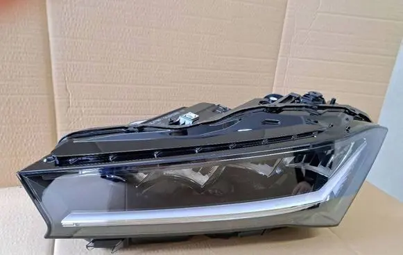 Skoda Superb B9 Headlight/headlamp 3P1941015