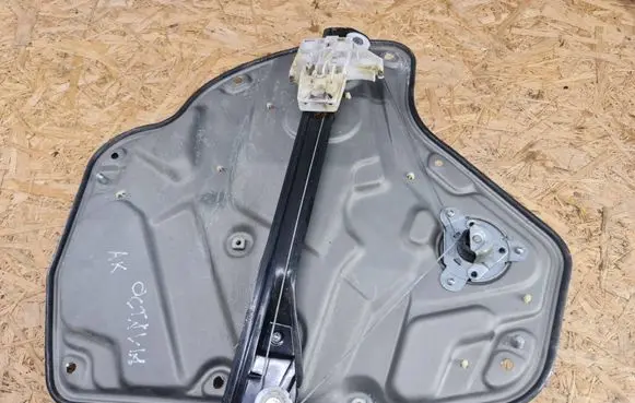 Skoda Octavia Mk2 (1Z) Rear window lifting mechanism without motor 1Z0839655 82D506 82D596