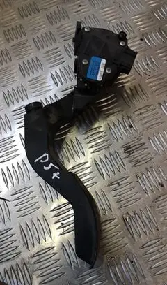 Volkswagen PASSAT B5.5 Accelerator throttle pedal 8d1723523f