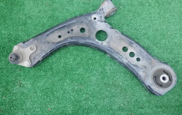 Volkswagen Golf VII Front lower control arm/wishbone 5Q0407151T