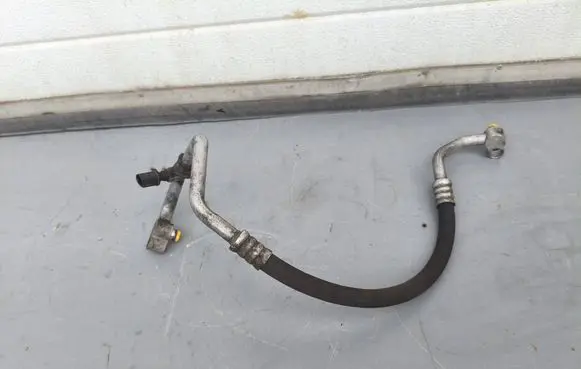 Air conditioning (A/C) pipe/hose