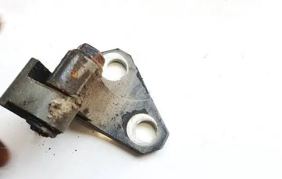 Volkswagen PASSAT B7 Rear door lower hinge 3C8831411C