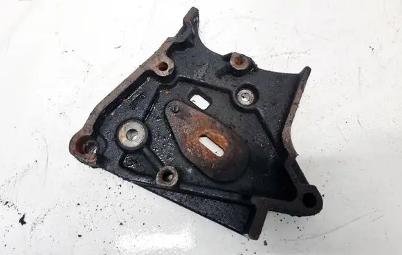 Opel Zafira B Engine mounting bracket 55187759