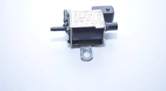 BMW 7 E38 Turbo solenoid valve 1742711