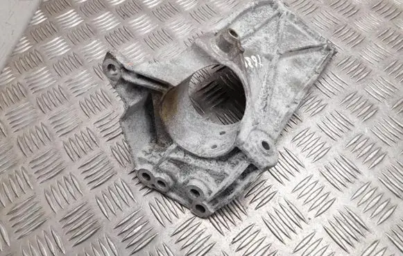 Volvo XC60 Engine mounting bracket 31370633