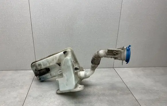 Skoda Octavia Mk3 (5E) Windshield washer fluid reservoir/tank 5Q0955448