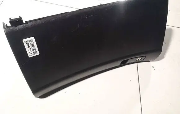 Glove box