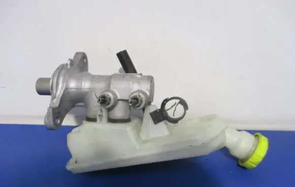 Peugeot 207 CC Master brake cylinder 32067093