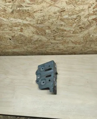 Renault Austral Fender mounting bracket