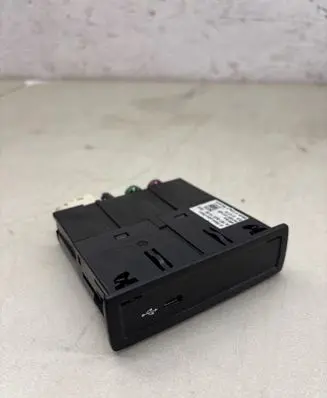 Mercedes-Benz GLE W167 USB socket connector A1678201402 0113178