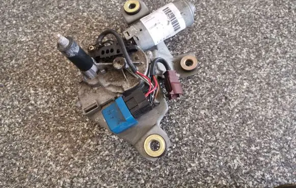 Peugeot 406 Rear window wiper motor 0390201539