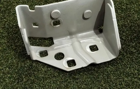 Renault Trafic III (X82) Fender mounting bracket 3512063R 93451643