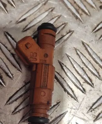 Volvo XC70 Fuel injector 0280155831