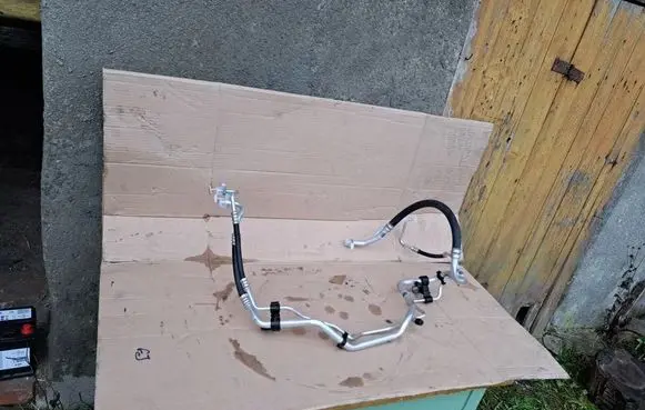 Opel Combo E Air conditioning (A/C) pipe/hose 9822435580