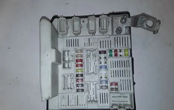 Renault Megane II Fuse module 8200481866