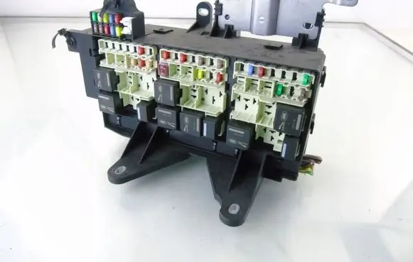 Jaguar XE Fuse module