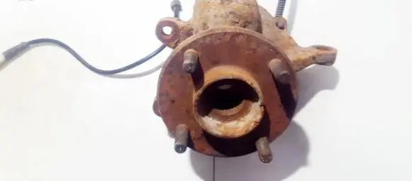 Ford Mondeo MK II Front wheel hub