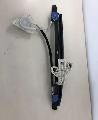 Rear window lifting mechanism without motor