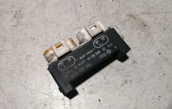 Seat Alhambra (Mk1) Coolant fan relay 701919506 5836000