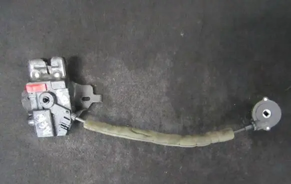 Chevrolet Alero Tailgate/trunk/boot lock/catch/latch 16632814
