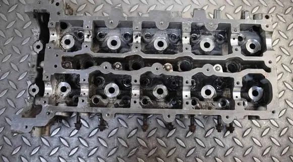 Mercedes-Benz E W212 Engine head R6510160201 A6510101220