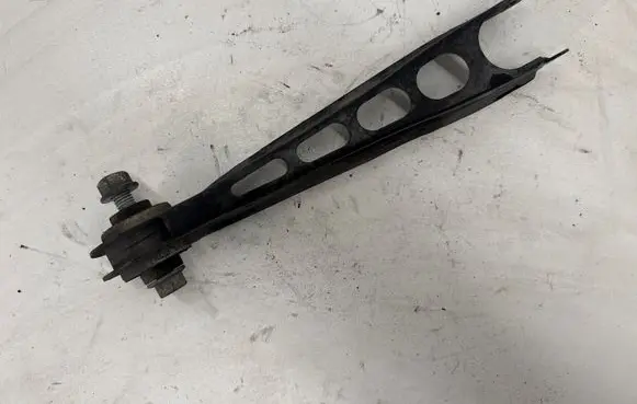 Chevrolet Camaro Rear control arm 23343126 84337449 84826388