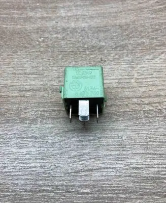 BMW 5 E39 Other relay 8373700