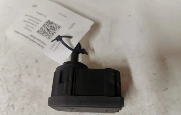 Headlight level adjustment motor