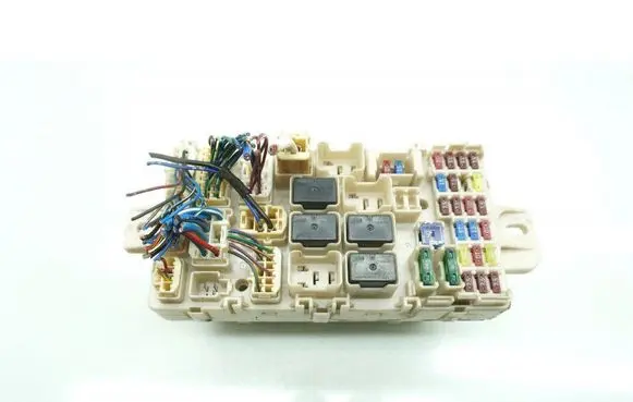 Mitsubishi L200 Fuse box set 8637A7