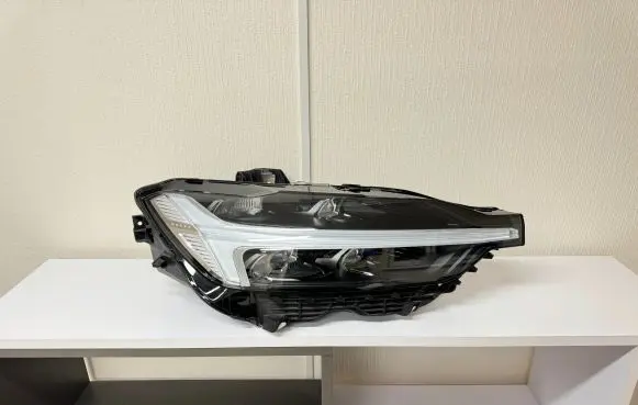 Volvo XC60 Headlight/headlamp 32404710 434E551E3AAD 000111100409311