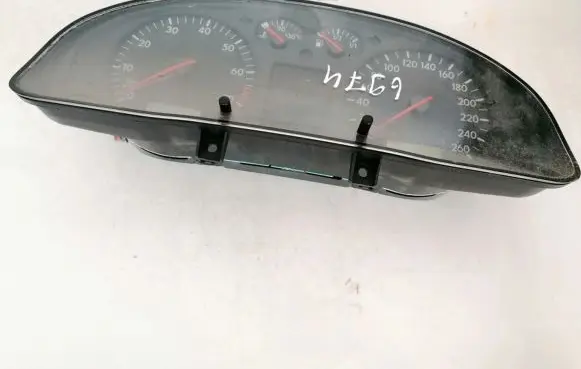 Volkswagen PASSAT B5 Speedometer (instrument cluster) 3b1919860 88311245