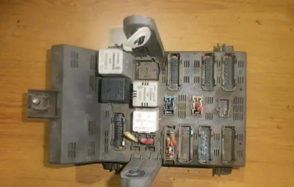 Renault Laguna I Fuse box set 7703197962