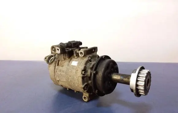 Volkswagen Touareg I Air conditioning (A/C) compressor (pump) 7H0820805C