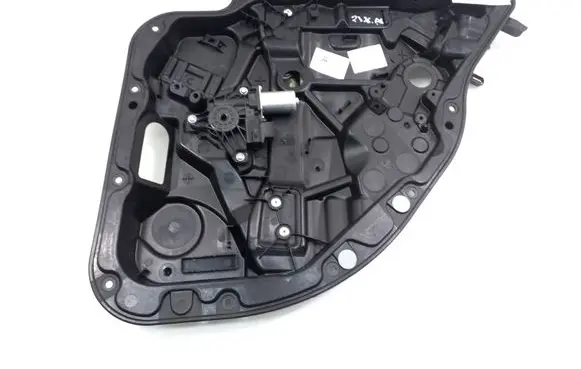 Rear door manual window regulator