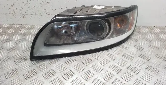 Volvo V50 Headlight/headlamp 30763033