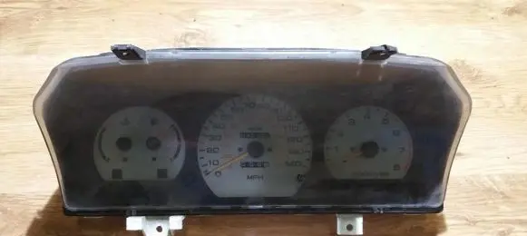 Mitsubishi Space Runner Speedometer (instrument cluster) mr240572 526-030