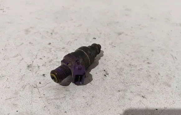 Volvo S40, V40 Fuel injector 9125118
