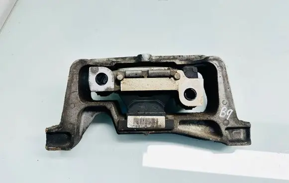 Mercedes-Benz A W176 Engine mount bracket A2462402617