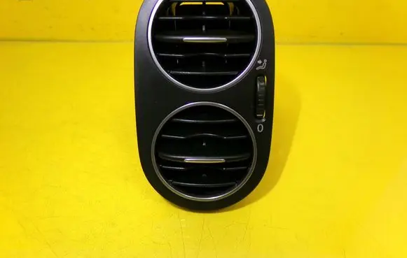 Volkswagen Golf Plus Dashboard side air vent grill/cover trim 5M0819759 5M0819709