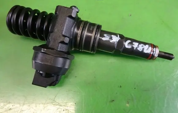 Volkswagen PASSAT B5 Fuel injector