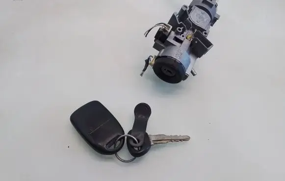 Mazda 323 Ignition lock SL3L