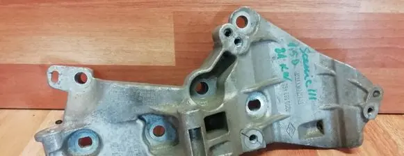 Renault Scenic III - Grand scenic III Generator/alternator bracket 8200669495