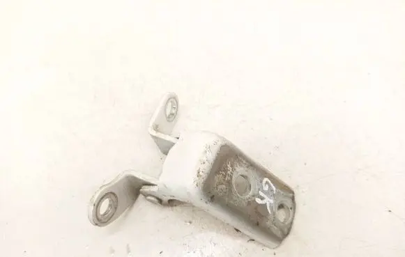 Toyota Avensis T250 Rear door lower hinge 