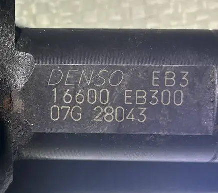 Nissan Pathfinder R51 Fuel injector 16600EB300 07G28043 DFHS0EB3
