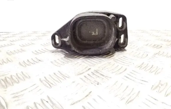 Volkswagen PASSAT B5.5 Engine mounting bracket 8D0199335Q