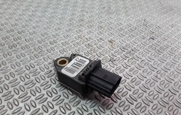 Toyota Auris 150 Airbag deployment crash/impact sensor 8983102060