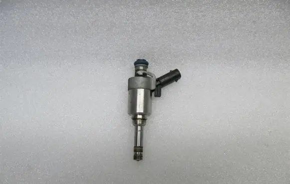 Audi A3 S3 8P Fuel injector 06H96036G