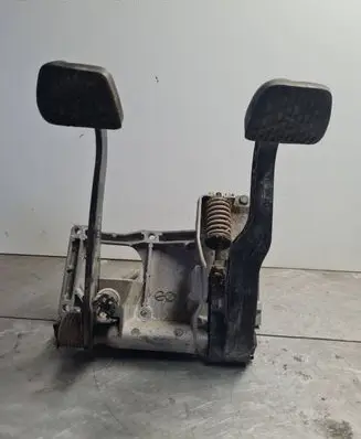 Volkswagen II LT Pedal assembly 6672900E19