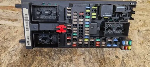 Land Rover Evoque I Fuse module EJ3214F041AC 8024452424 522051F04